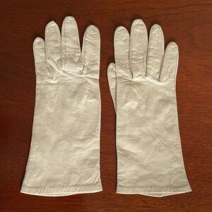 Vintage Leather Gloves for women in Creamy White color